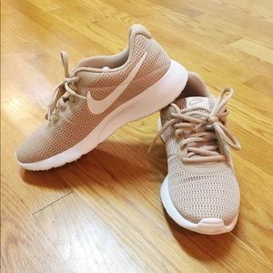 Women’s Nike Tanjun ( Tan )